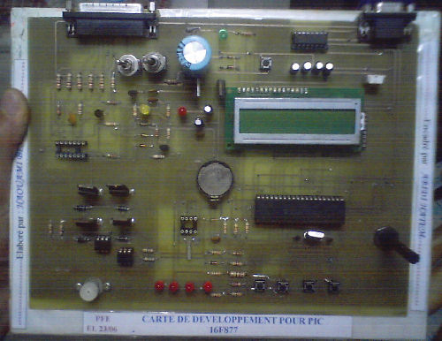 Maquette didactique à base du microcontrôleur 16F877 (version 1)